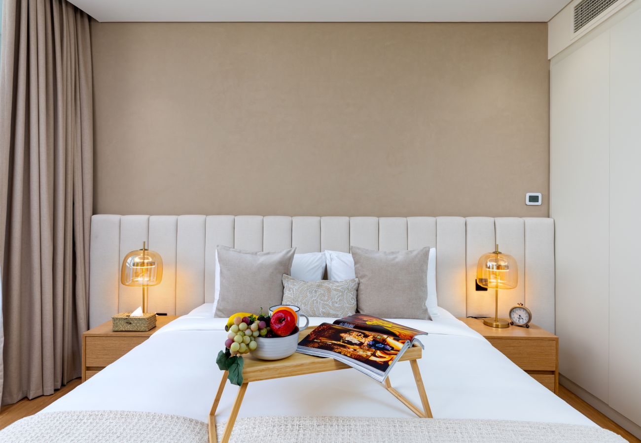 Apartment in Dubai - Chic Downtown Living w/ Dubai Cityscape Views