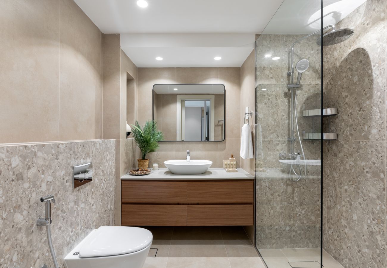 Apartment in Dubai - Chic Downtown Living w/ Dubai Cityscape Views