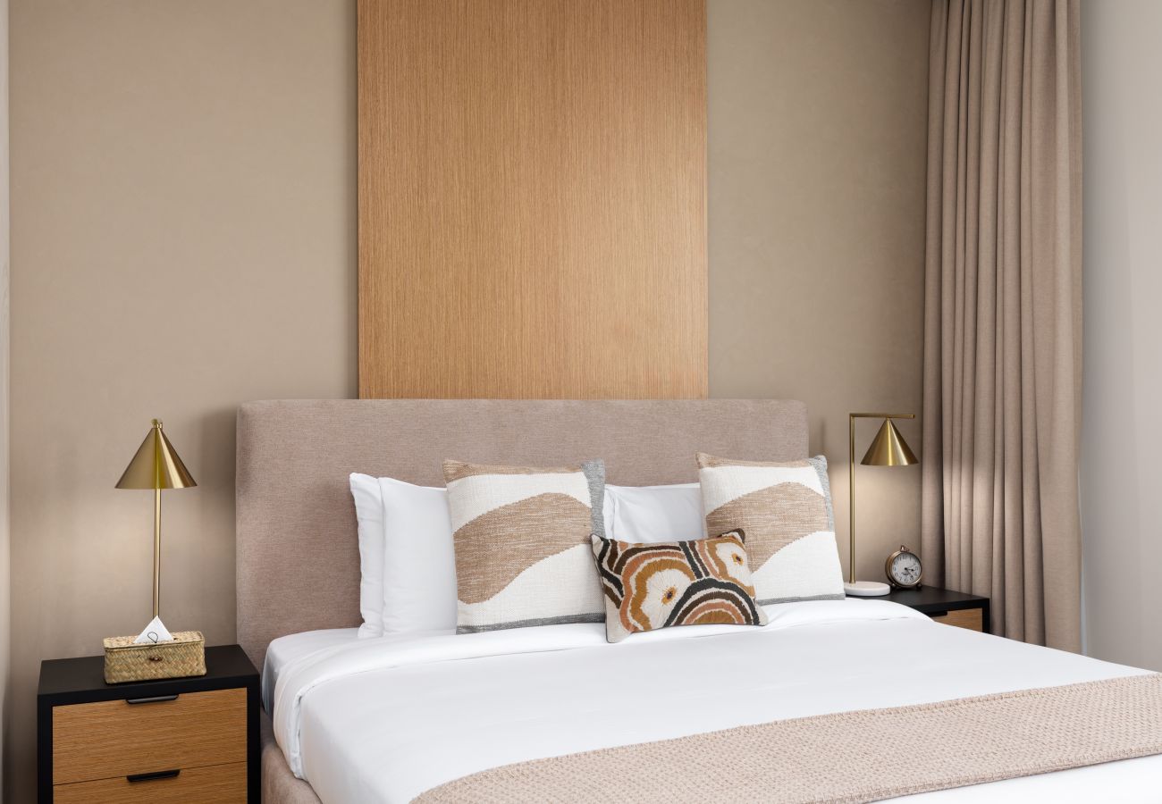 Apartment in Dubai - Chic Downtown Living w/ Dubai Cityscape Views