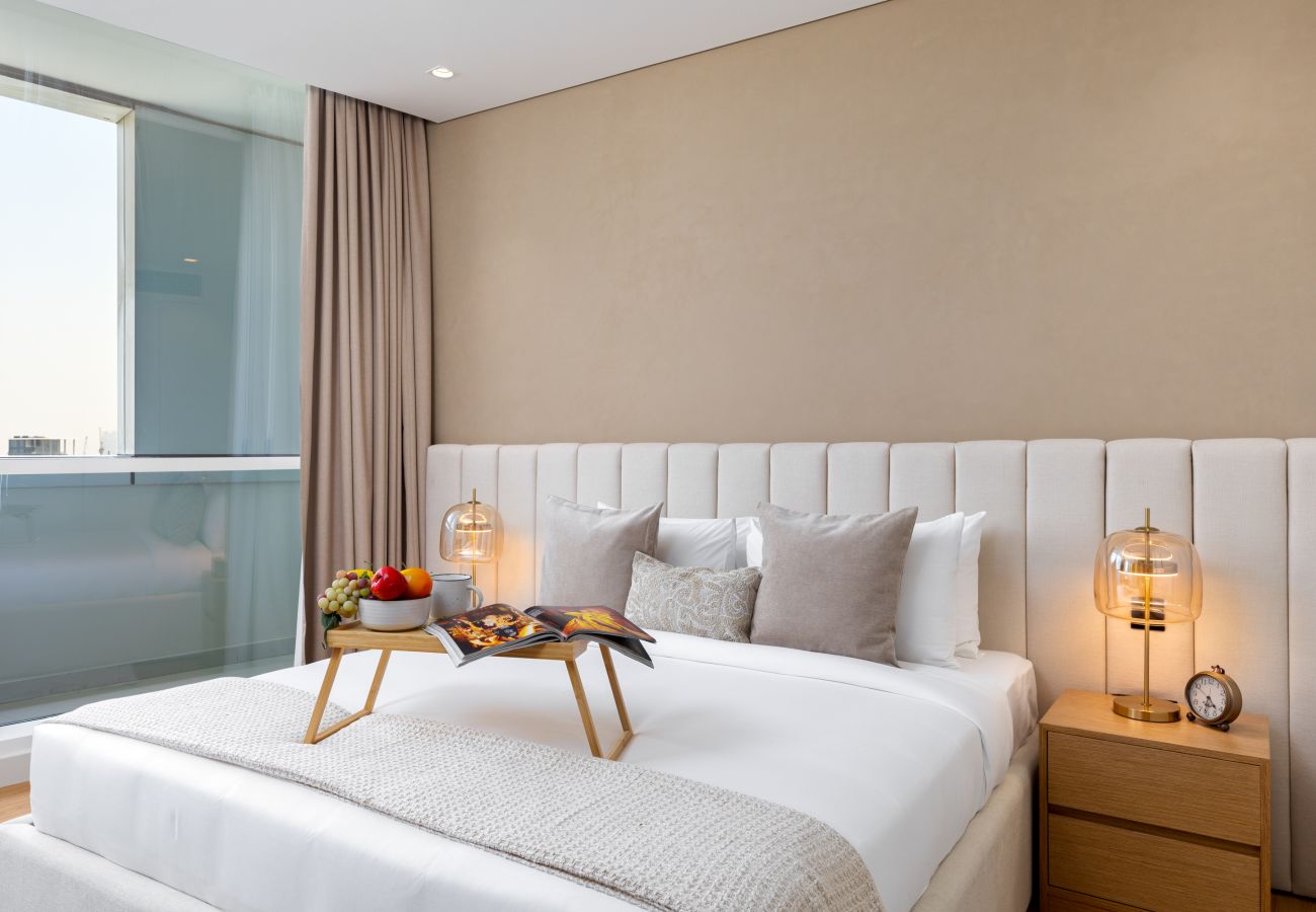 Apartment in Dubai - Chic Downtown Living w/ Dubai Cityscape Views