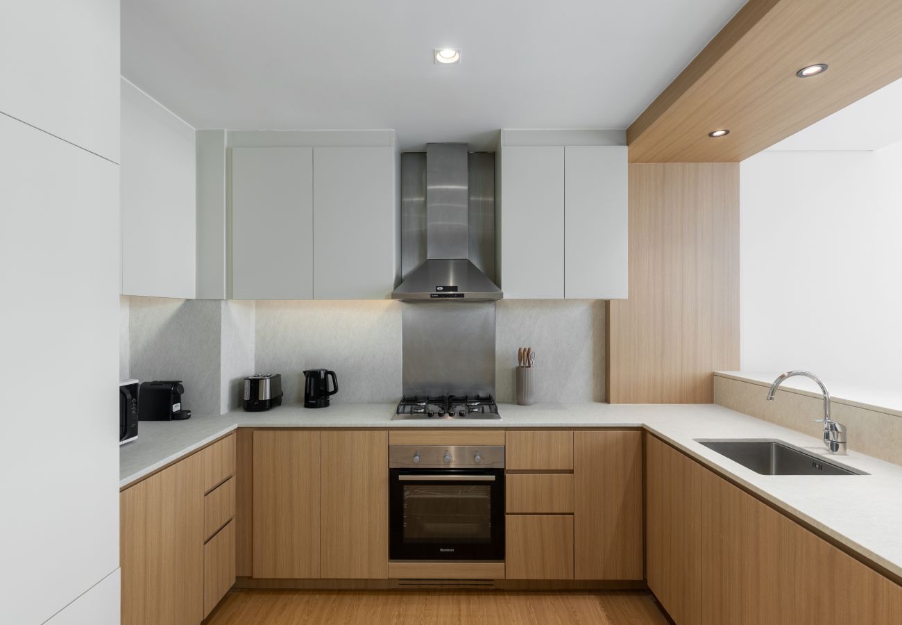 Apartment in Dubai - Chic Downtown Living w/ Dubai Cityscape Views