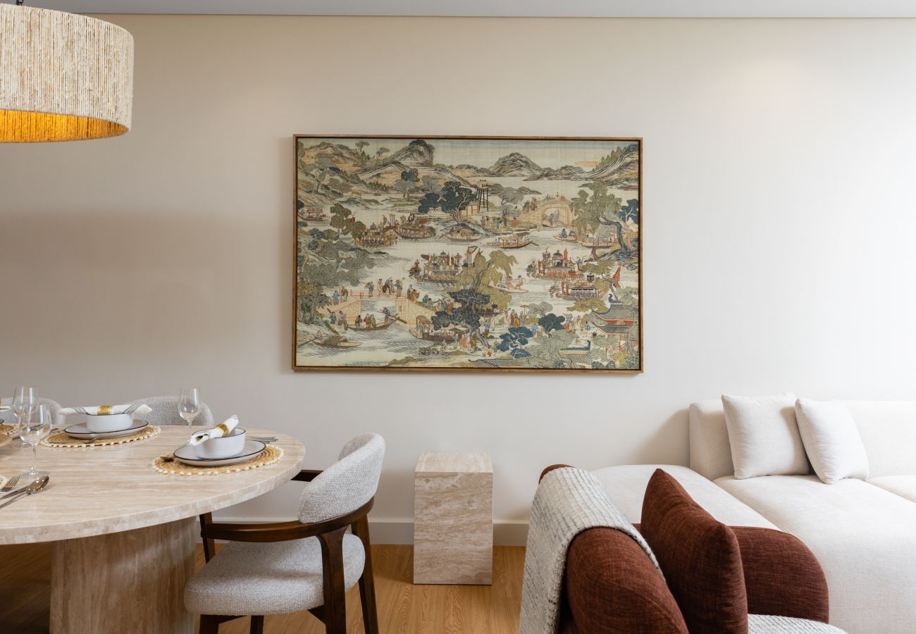  Chic holiday rental with cityscape views