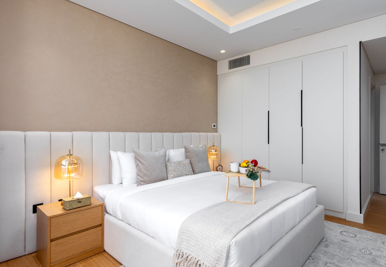 Apartment in Dubai - Chic Downtown Living w/ Dubai Cityscape Views