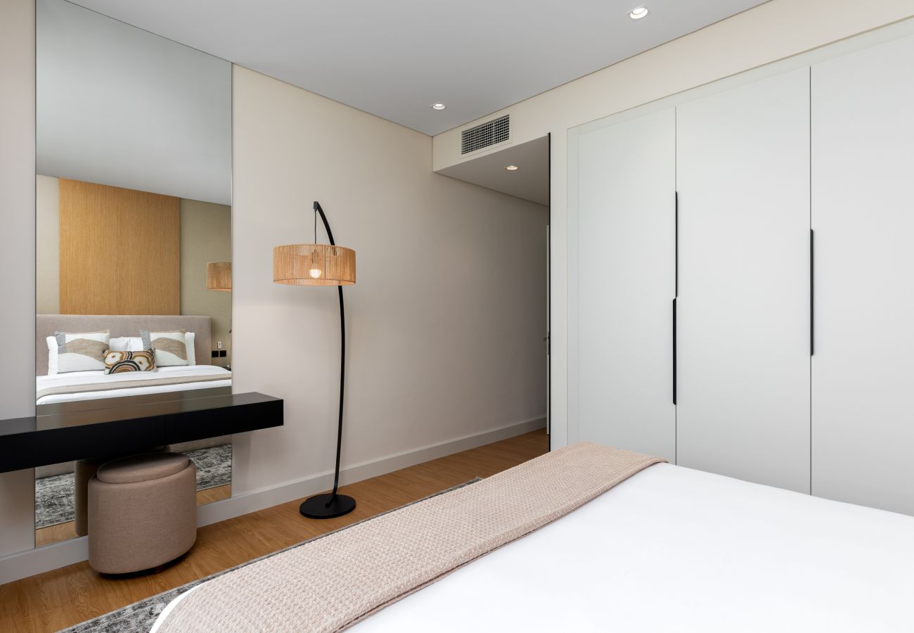 Apartment in Dubai - Chic Downtown Living w/ Dubai Cityscape Views