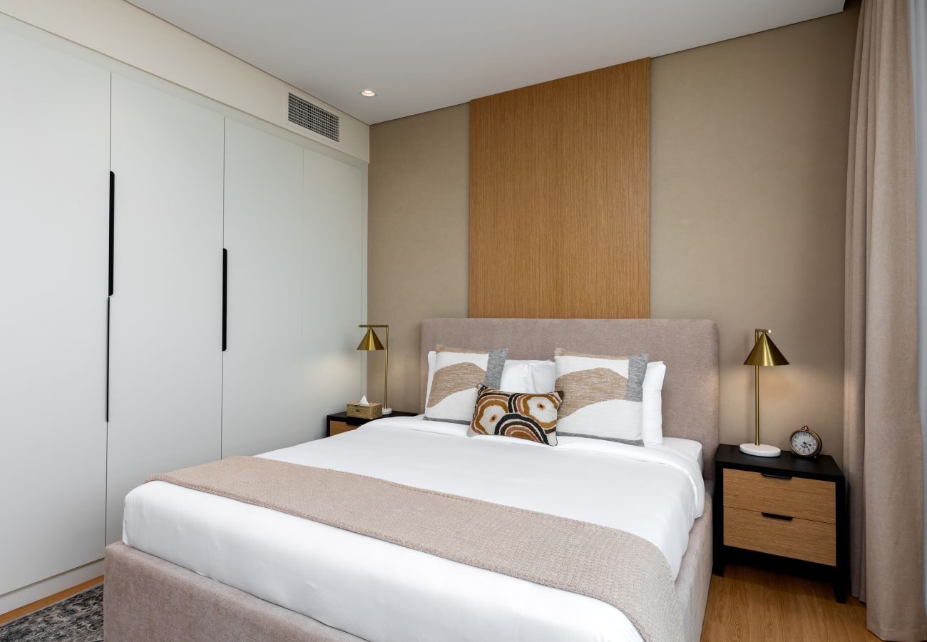 Apartment in Dubai - Chic Downtown Living w/ Dubai Cityscape Views