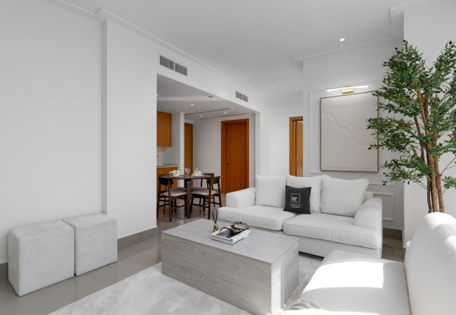 Apartment in Dubai -  City Heights Retreat w/ Panoramic Skyline Views Apartment in Dubai -  City Heights Retreat w/ Panoramic Skyline Views