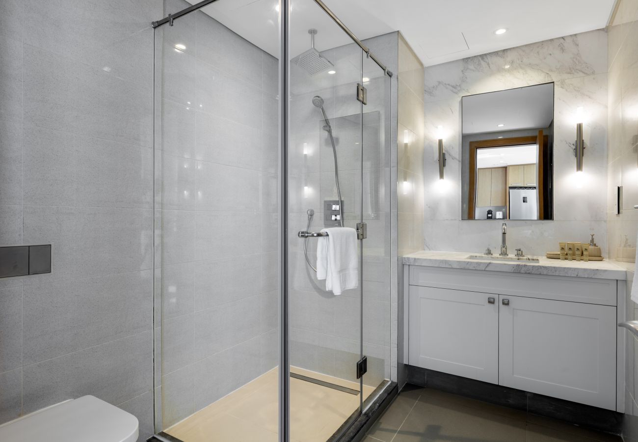 Apartment in Dubai -  City Heights Retreat w/ Panoramic Skyline Views