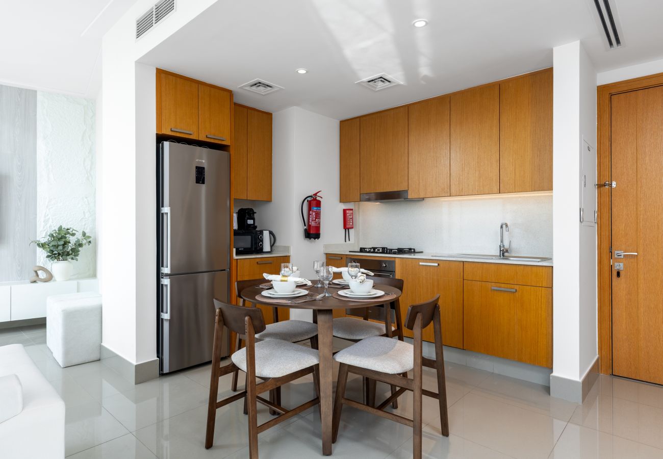 Apartment in Dubai -  City Heights Retreat w/ Panoramic Skyline Views