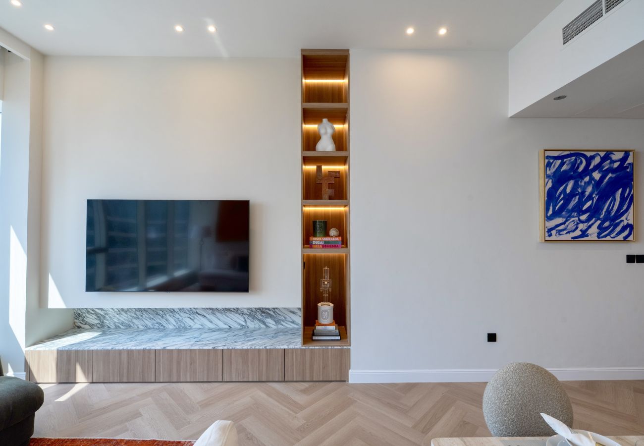 Apartment in Dubai - High-Floor Haven w/ Open Sea Views on Palm Entry  