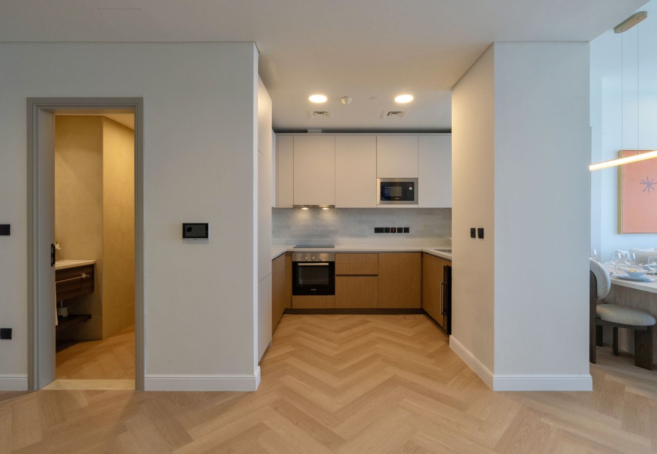 Apartment in Dubai - High-Floor Haven w/ Open Sea Views on Palm Entry  