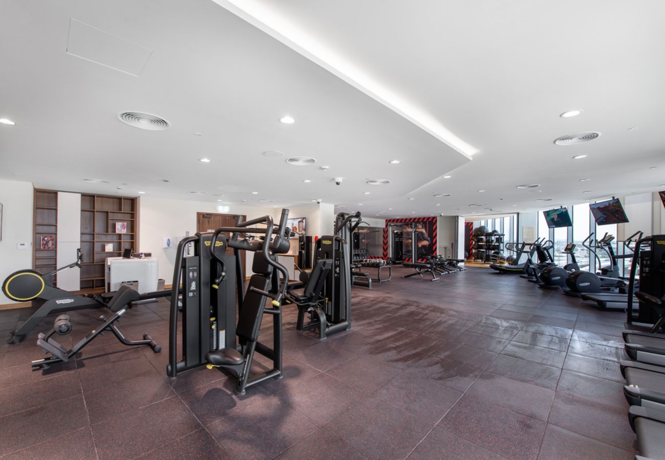 Apartment in Dubai - High-Floor Haven w/ Open Sea Views on Palm Entry  