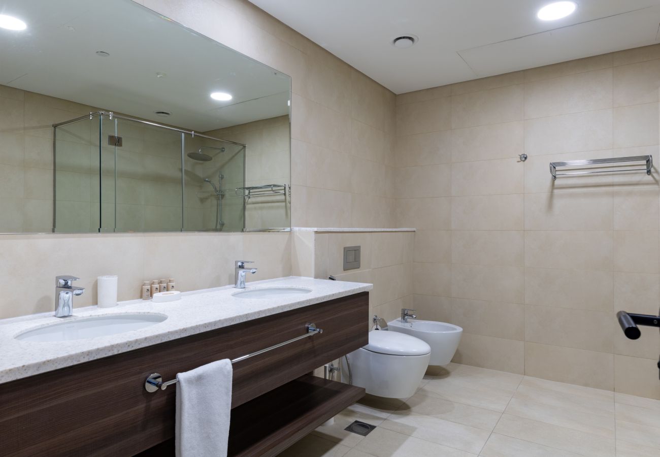 Apartment in Dubai - High-Floor Haven w/ Open Sea Views on Palm Entry  