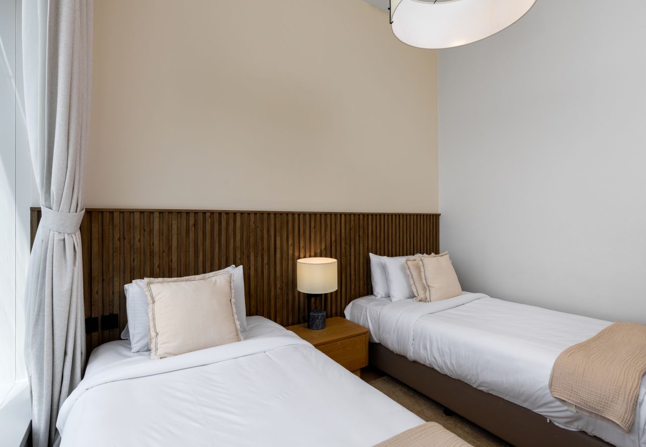 Apartment in Dubai - High-Floor Haven w/ Open Sea Views on Palm Entry  