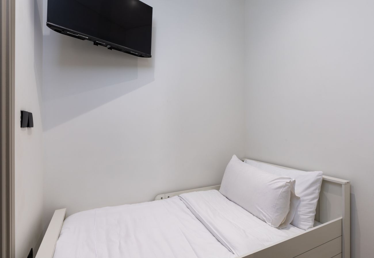 Apartment in Dubai - High-Floor Haven w/ Open Sea Views on Palm Entry  