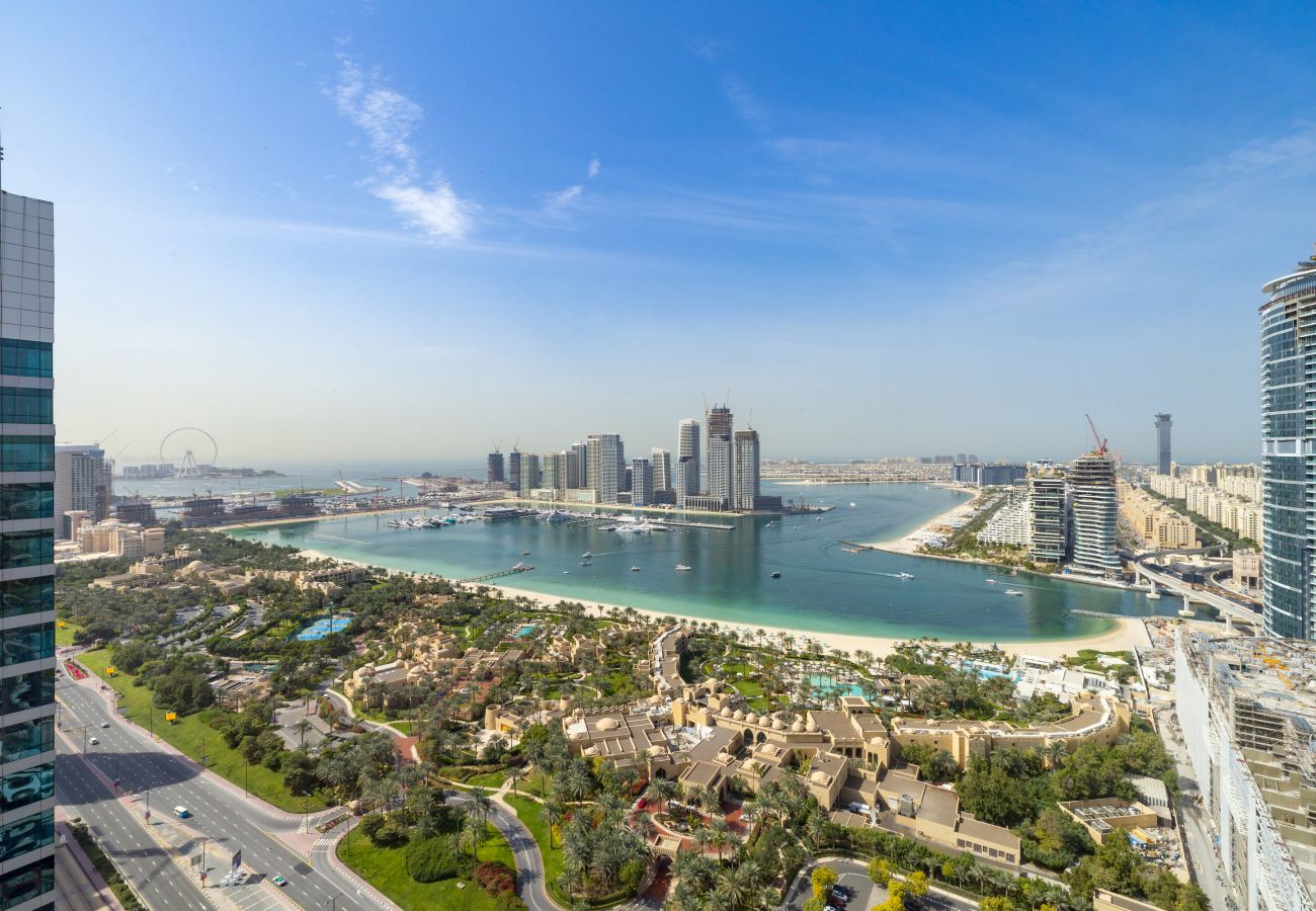 Apartment in Dubai - High-Floor Haven w/ Open Sea Views on Palm Entry  