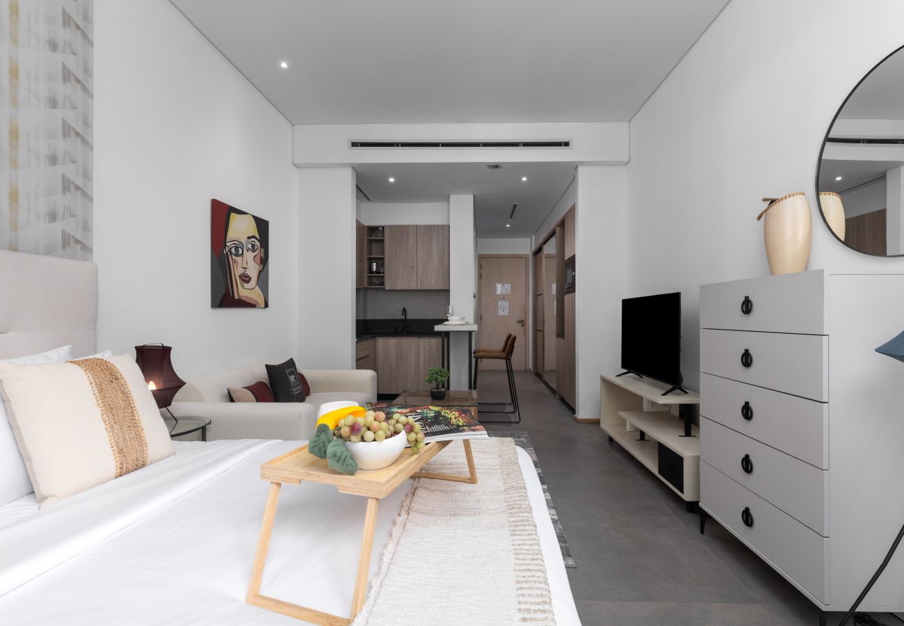 Studio in Dubai - Serene Studio Escape w/ Balcony in JVC 