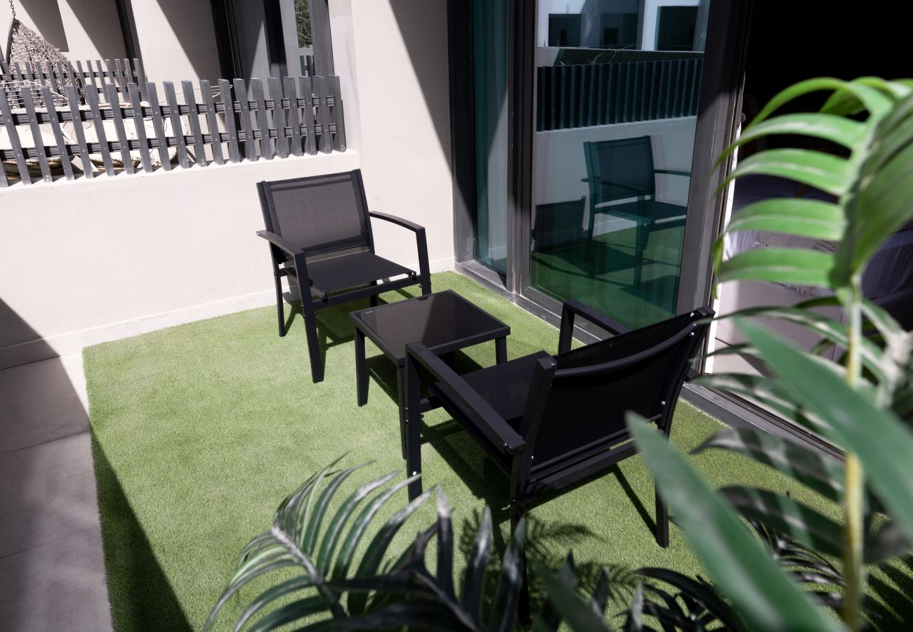 Studio in Dubai - Serene Studio Escape w/ Balcony in JVC 