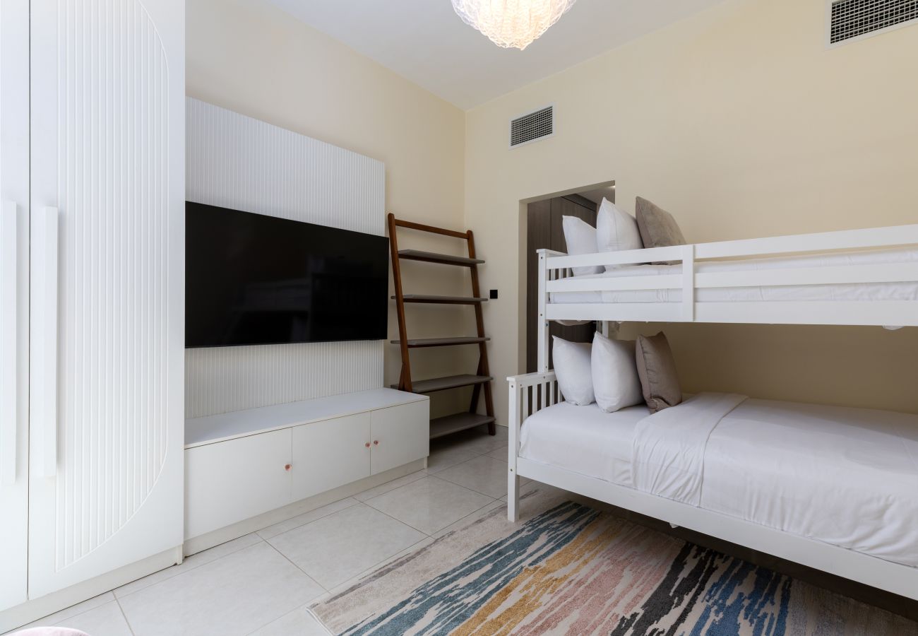 Apartment in Dubai - Chic & Eclectic Family Home w/ Park Vws in Meydan  