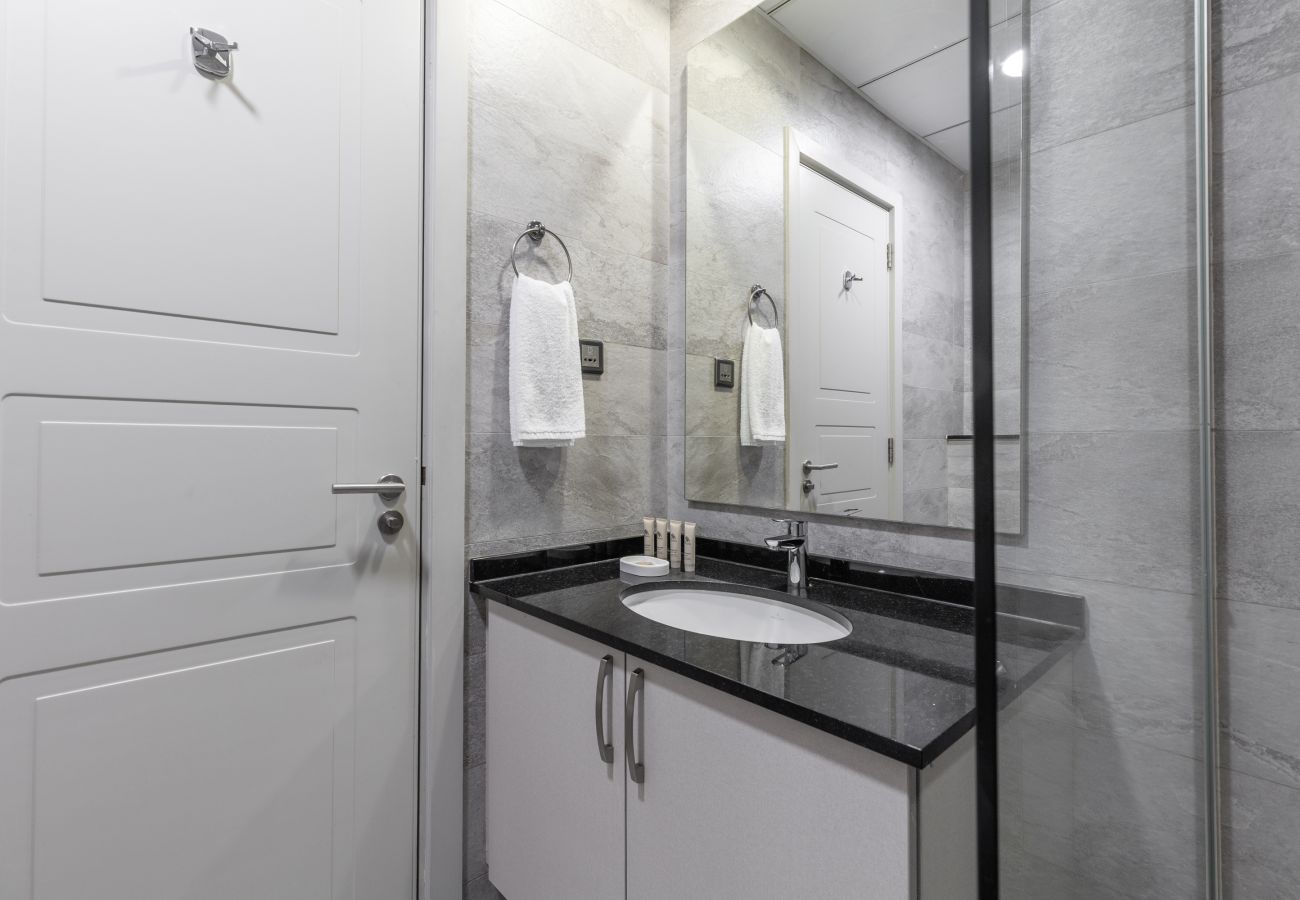 Apartment in Dubai - Chic & Eclectic Family Home w/ Park Vws in Meydan  