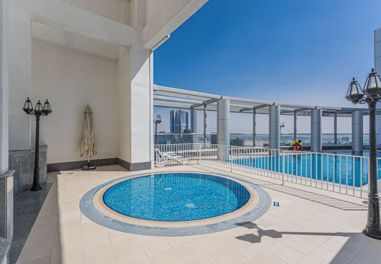 Apartment in Dubai - Comfortable Downtown Apartment w/ City Skyline Vws