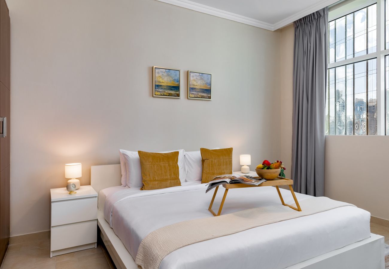 Apartment in Dubai - Comfortable Downtown Apartment w/ City Skyline Vws