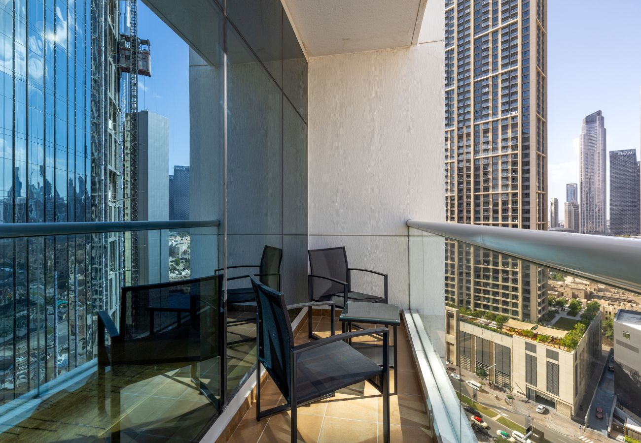 Apartment in Dubai - Comfortable Downtown Apartment w/ City Skyline Vws