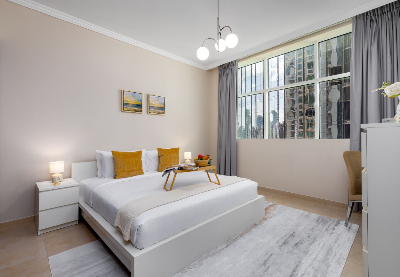 Apartment in Dubai - Comfortable Downtown Apartment w/ City Skyline Vws