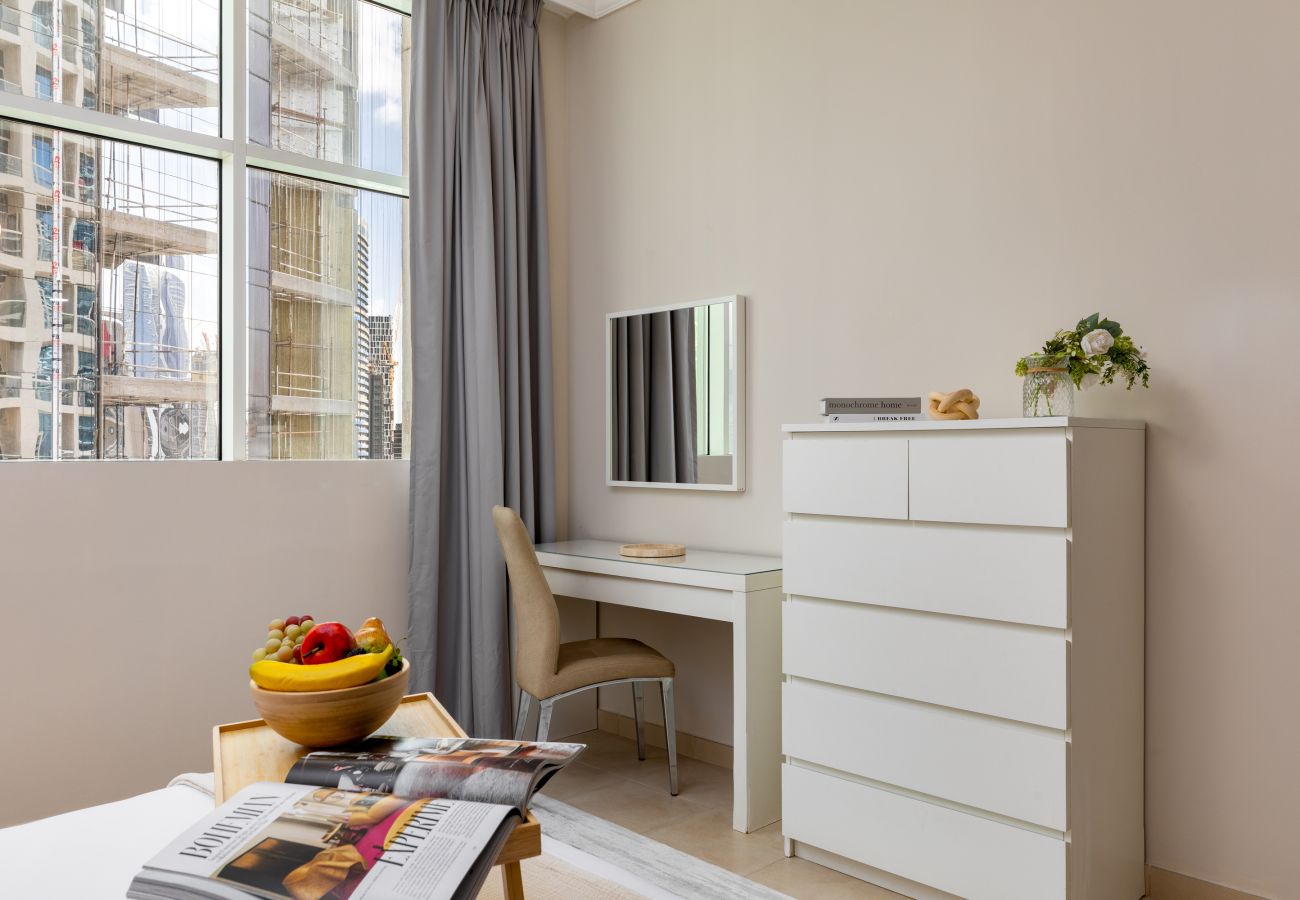 Apartment in Dubai - Comfortable Downtown Apartment w/ City Skyline Vws