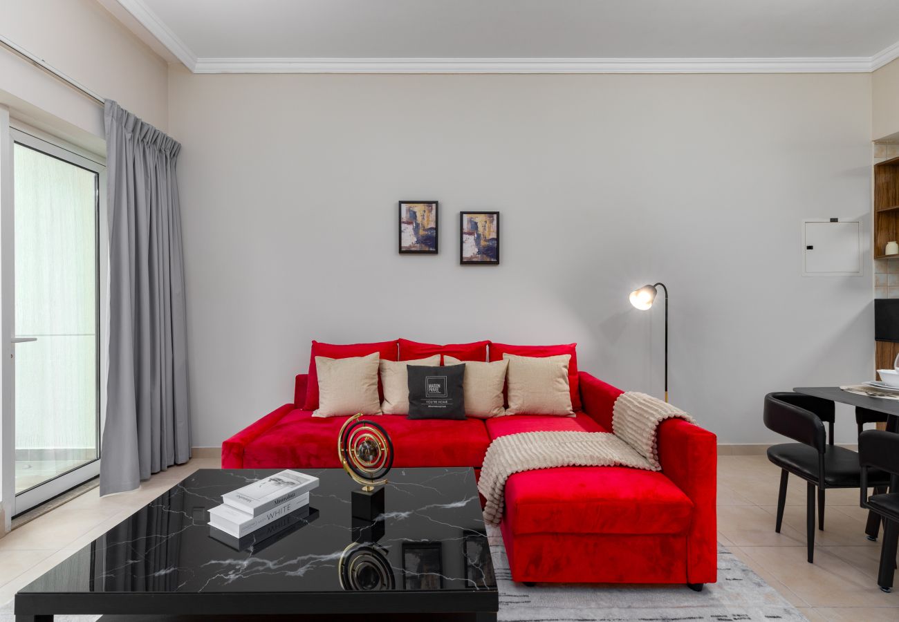 Comfortable holiday rental with city skyline views