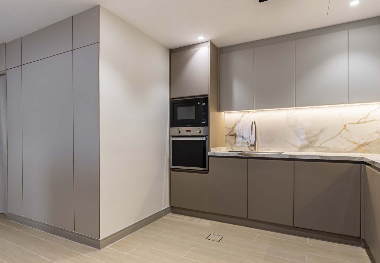 Apartment in Dubai - Ultimate Luxury Penthouse w/ Pool & Marina Views 