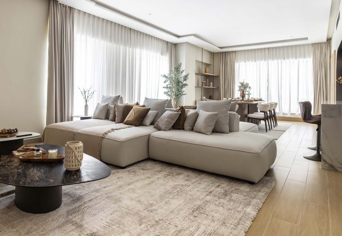 Apartment in Dubai - Ultimate Luxury Penthouse w/ Pool & Marina Views 