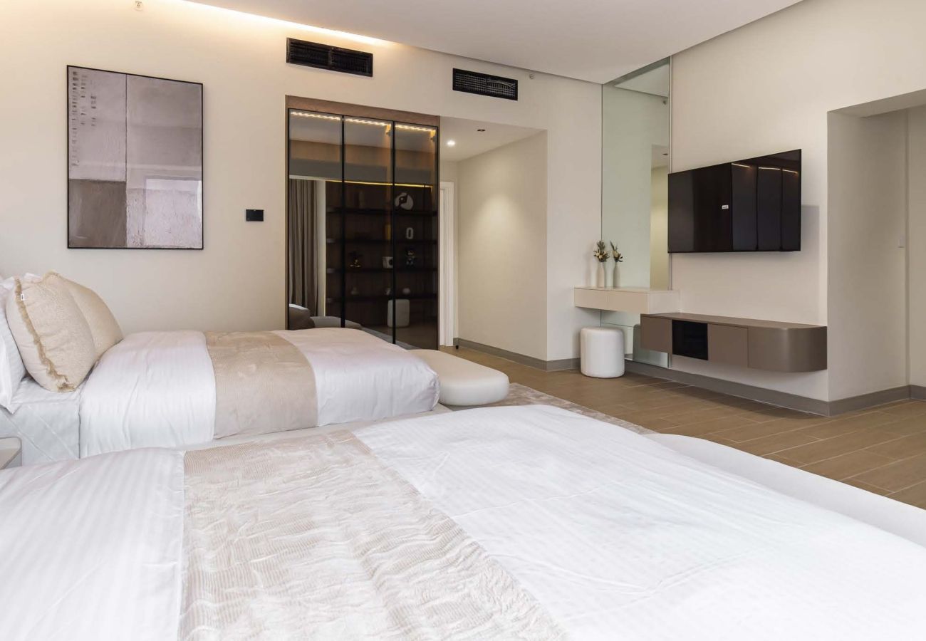 Apartment in Dubai - Ultimate Luxury Penthouse w/ Pool & Marina Views 