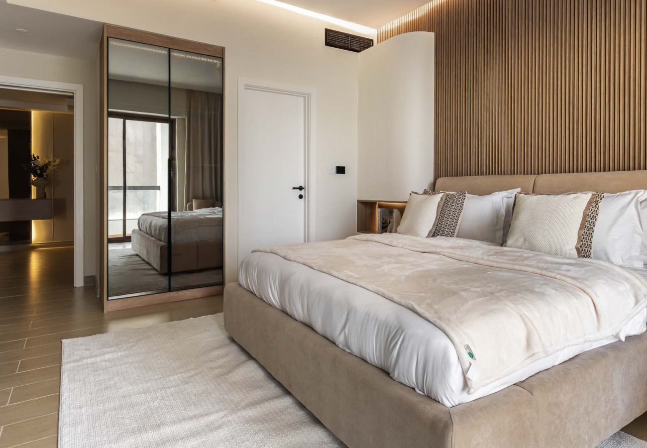 Apartment in Dubai - Ultimate Luxury Penthouse w/ Pool & Marina Views 