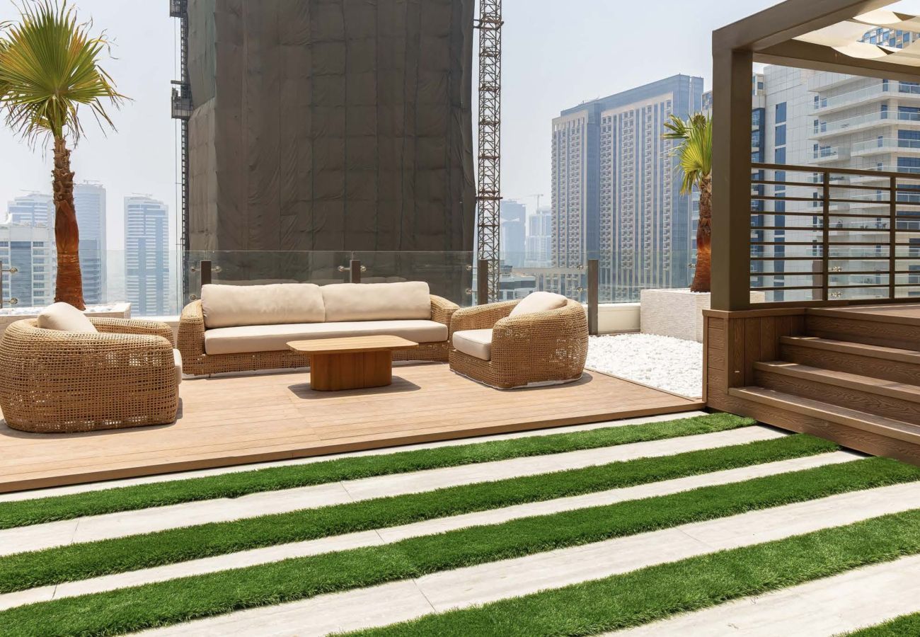 Apartment in Dubai - Ultimate Luxury Penthouse w/ Pool & Marina Views 