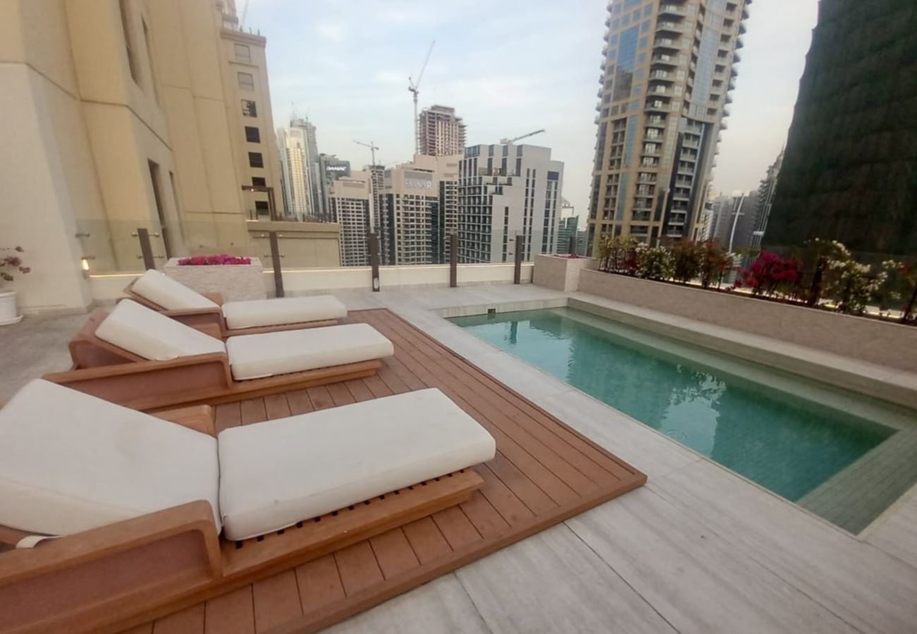 Apartment in Dubai - Ultimate Luxury Penthouse w/ Pool & Marina Views 
