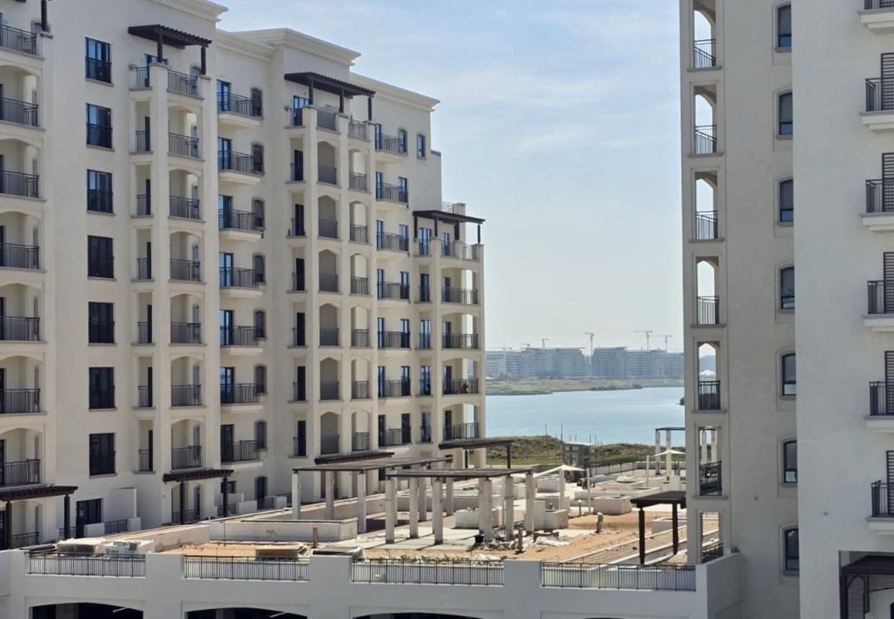 Apartment in Abu Dhabi - Relaxed Yas living with Resort-Style Facilities 