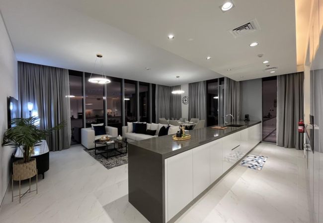Apartment in Dubai -  Modern Family Retreat w/ Dubai Skyline Views 