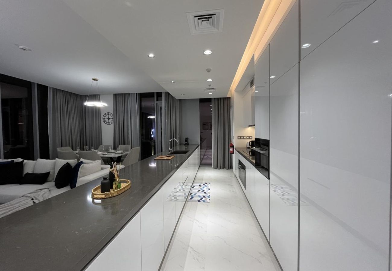 Apartment in Dubai -  Modern Family Retreat w/ Dubai Skyline Views 