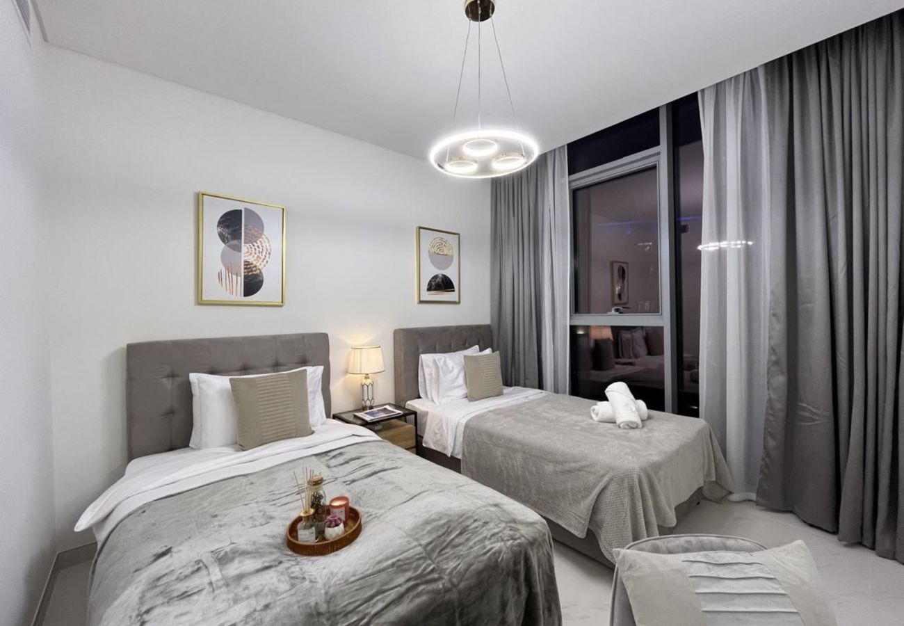 Apartment in Dubai -  Modern Family Retreat w/ Dubai Skyline Views 