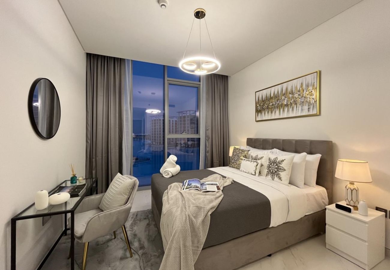 Apartment in Dubai -  Modern Family Retreat w/ Dubai Skyline Views 