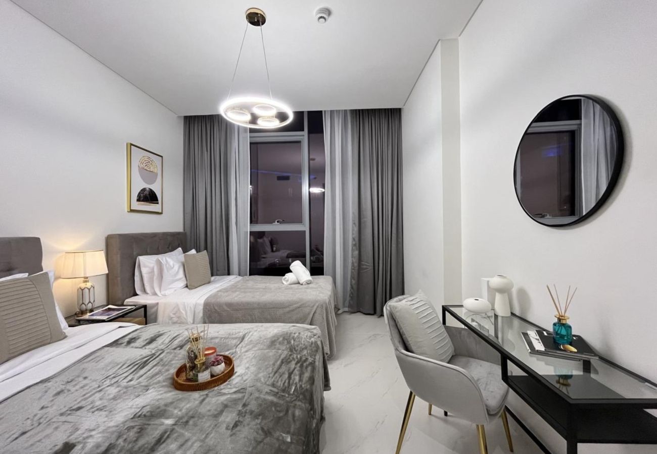Apartment in Dubai -  Modern Family Retreat w/ Dubai Skyline Views 