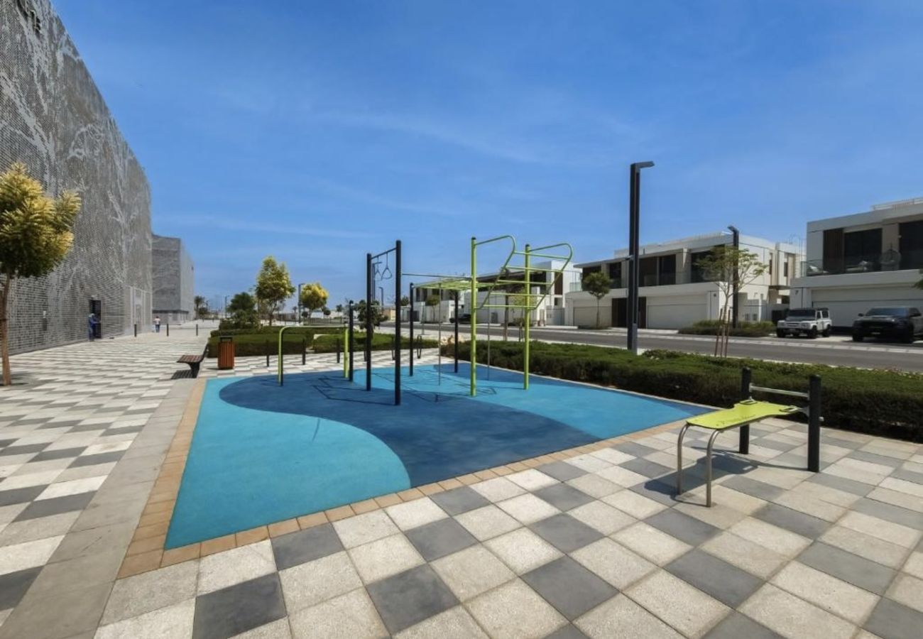 Apartment in Dubai -  Modern Family Retreat w/ Dubai Skyline Views 