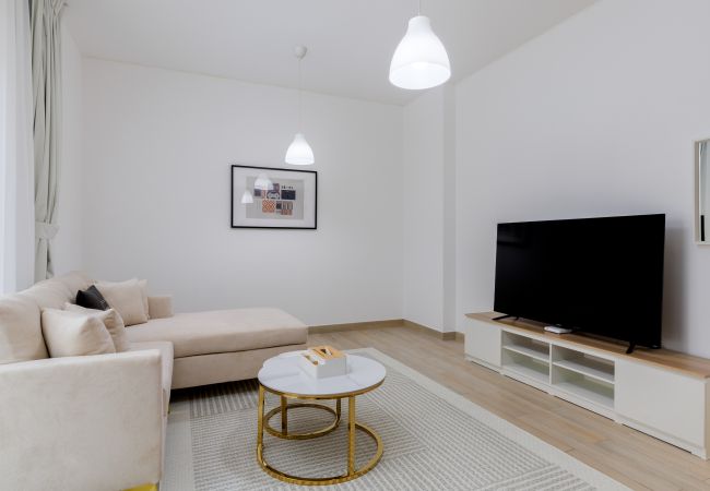 Apartment in Abu Dhabi - Stylish Yas Island Escape close to ALL attractions
