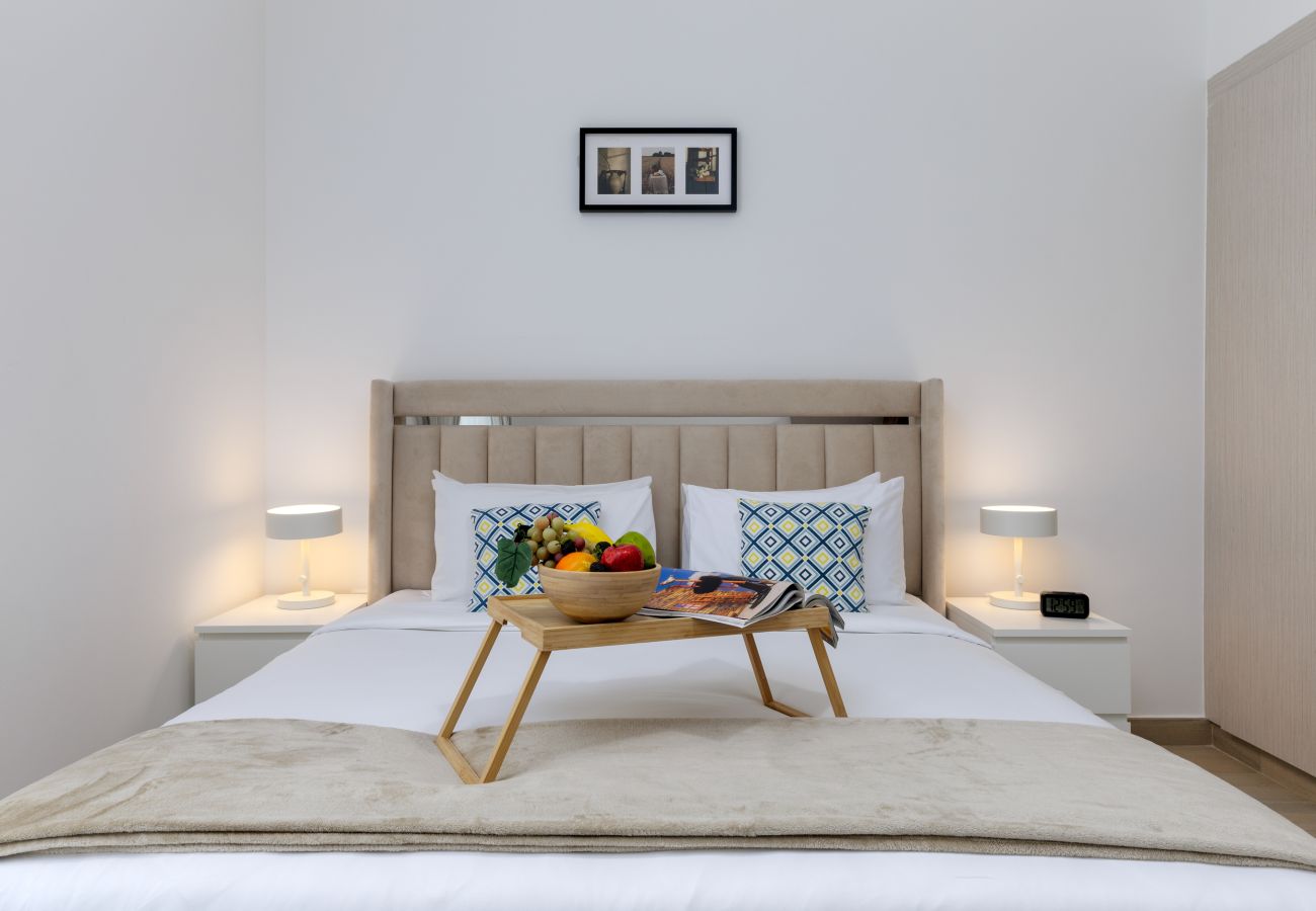 Apartment in Abu Dhabi - Stylish Yas Island Escape close to ALL attractions
