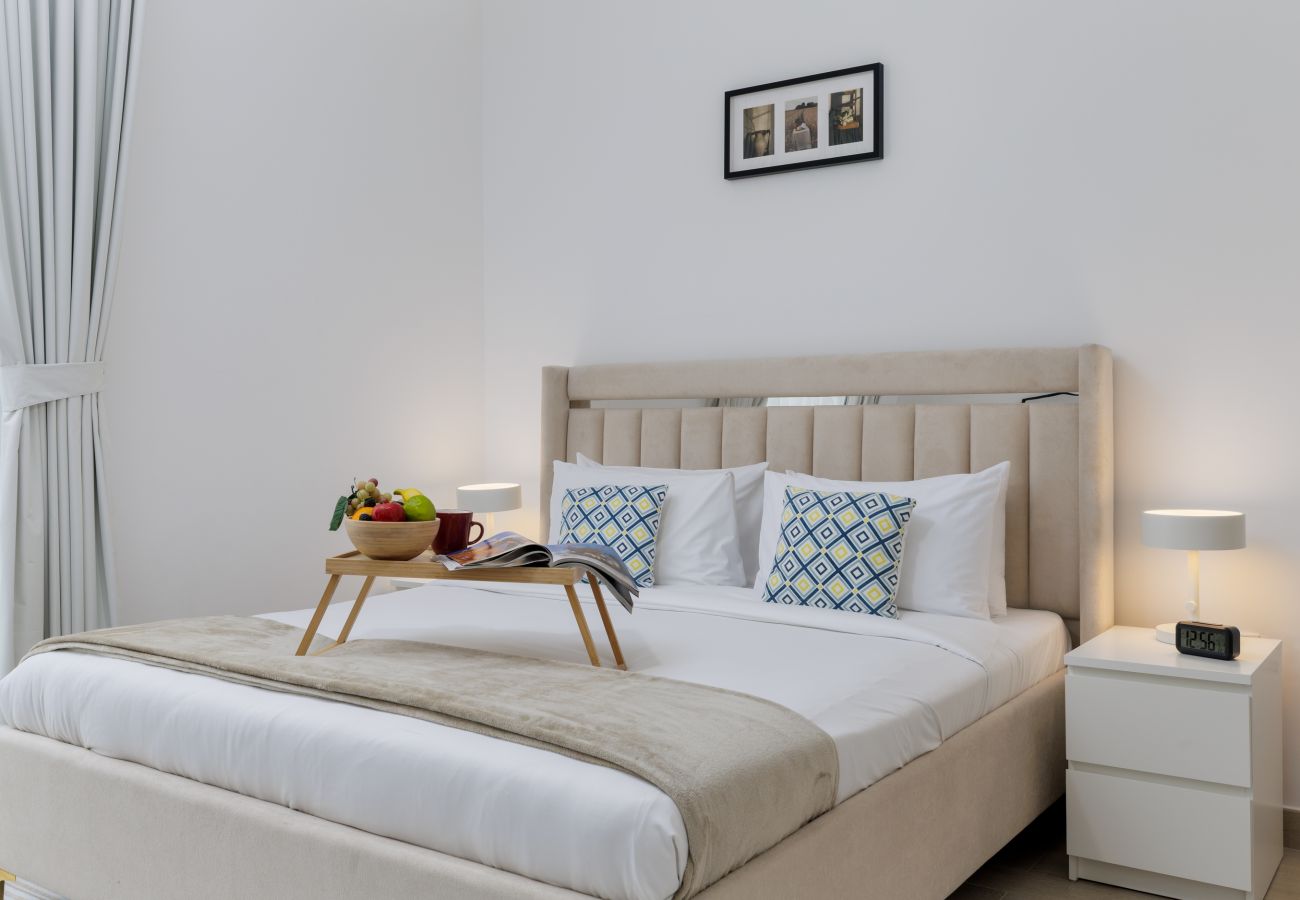 Apartment in Abu Dhabi - Stylish Yas Island Escape close to ALL attractions