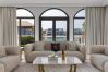 Villa in Dubai -  Classic Beachfront Villa w/ Pool on Palm Jumeirah 