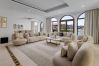 Villa in Dubai -  Classic Beachfront Villa w/ Pool on Palm Jumeirah 