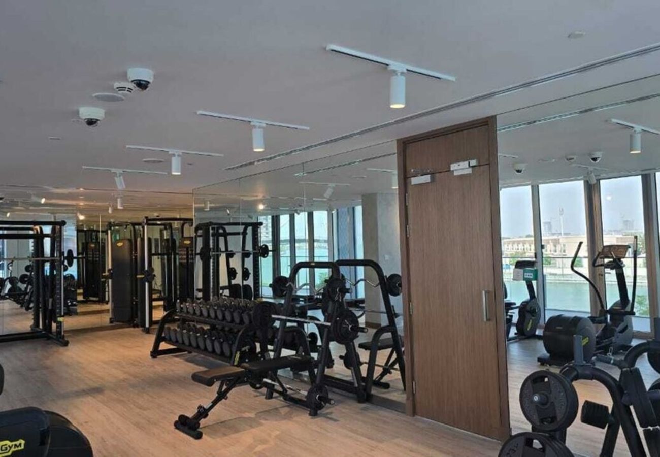 Apartment in Dubai - Bright & Modern Retreat along the Dubai Canal 