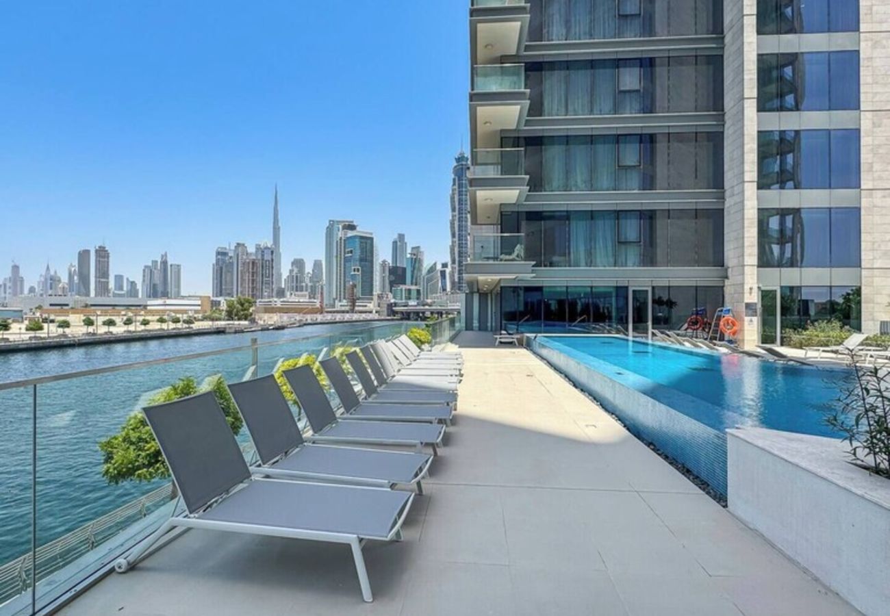 Apartment in Dubai - Bright & Modern Retreat along the Dubai Canal 