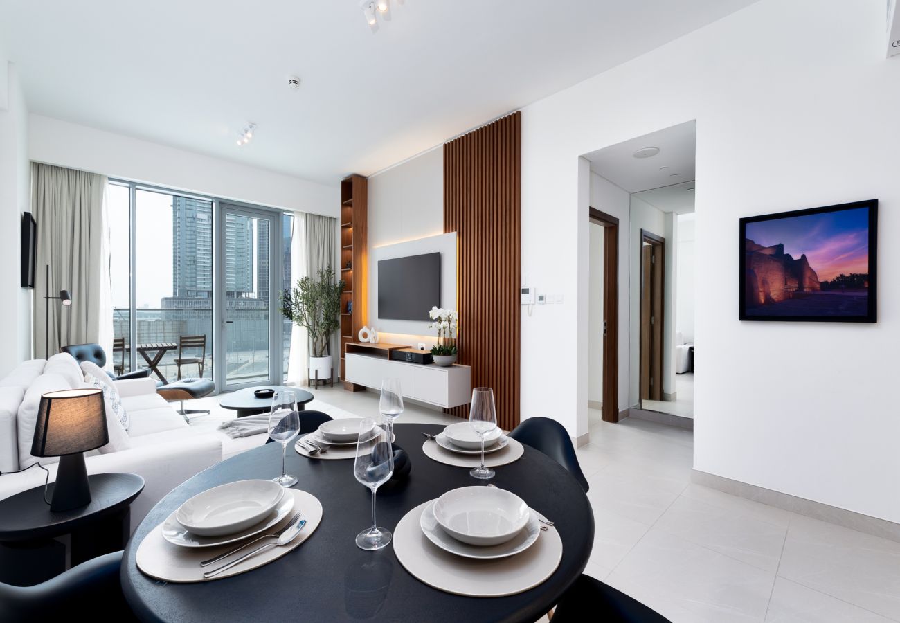 Apartment in Dubai - Bright & Modern Retreat along the Dubai Canal 